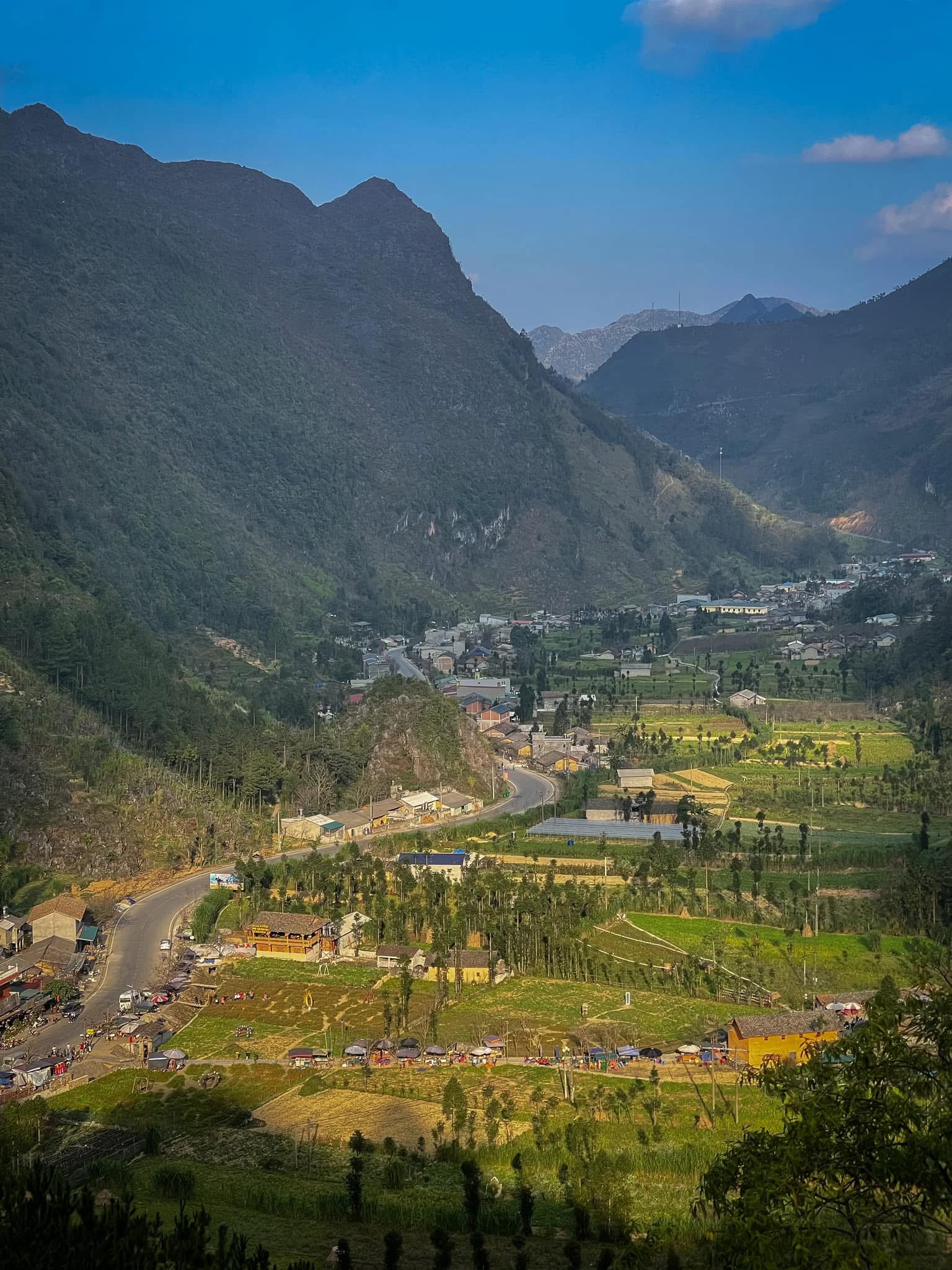 The peaceful beauty of Lung Cam Village seen from above