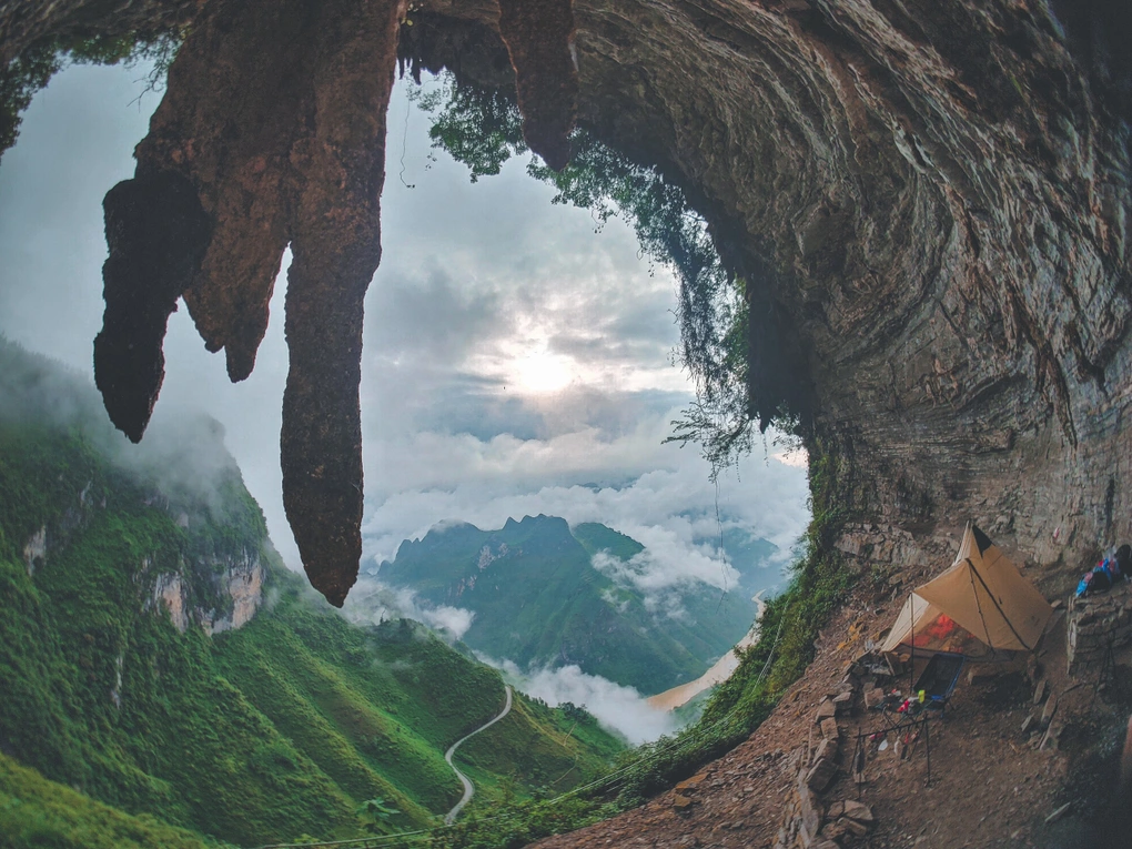 The White Cliffs of Ha Giang The White Cliffs of Ha Giang