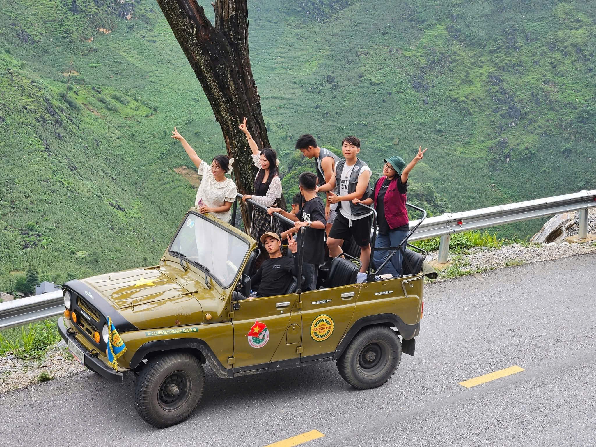 Ha Giang Jeep Tour by Phieu Travel
