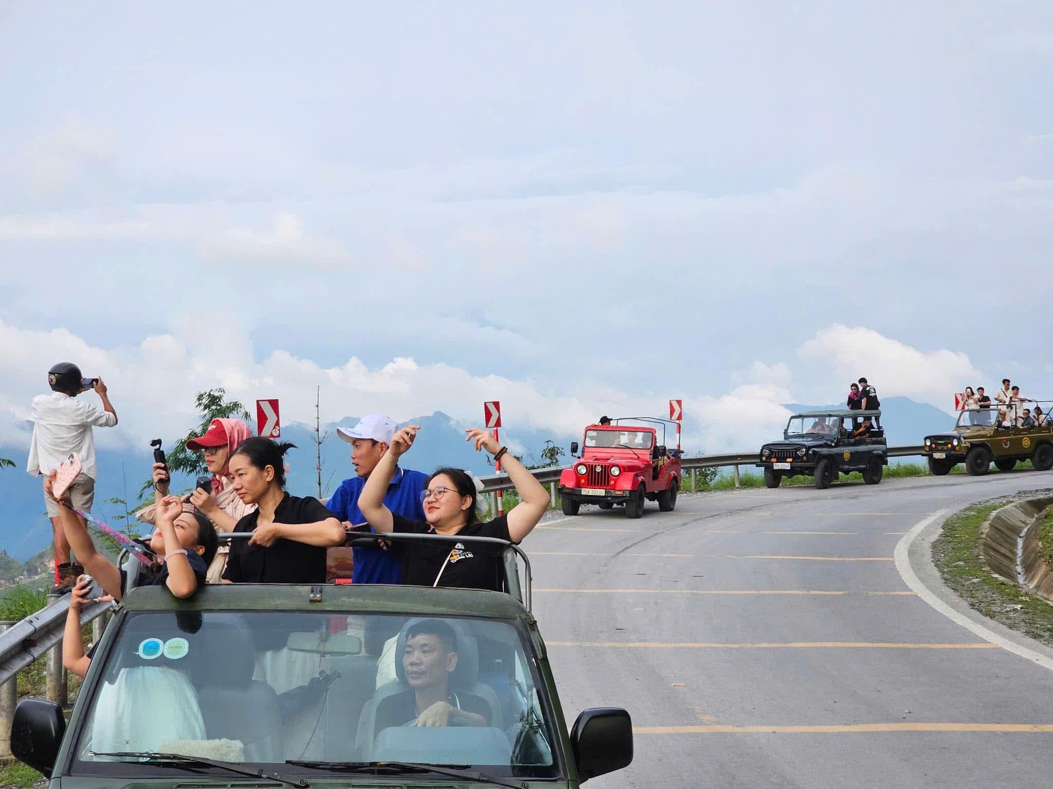 Ha Giang Jeep Tour by Phieu Travel