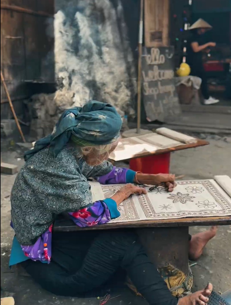 Lung Tam Weaving Village