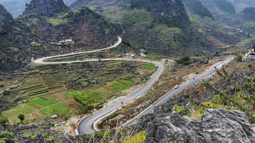M-Shaped Curve on Ha Giang Loop
