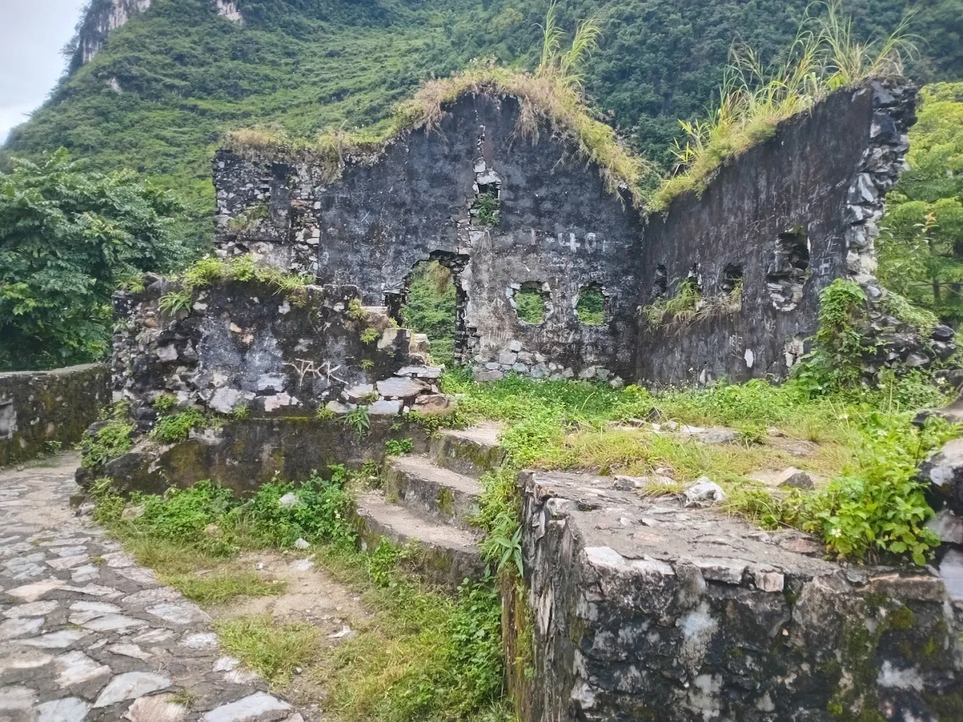 Weathered walls of Don Lung Ho Fort a silent witness to Duong Thuong’s past
