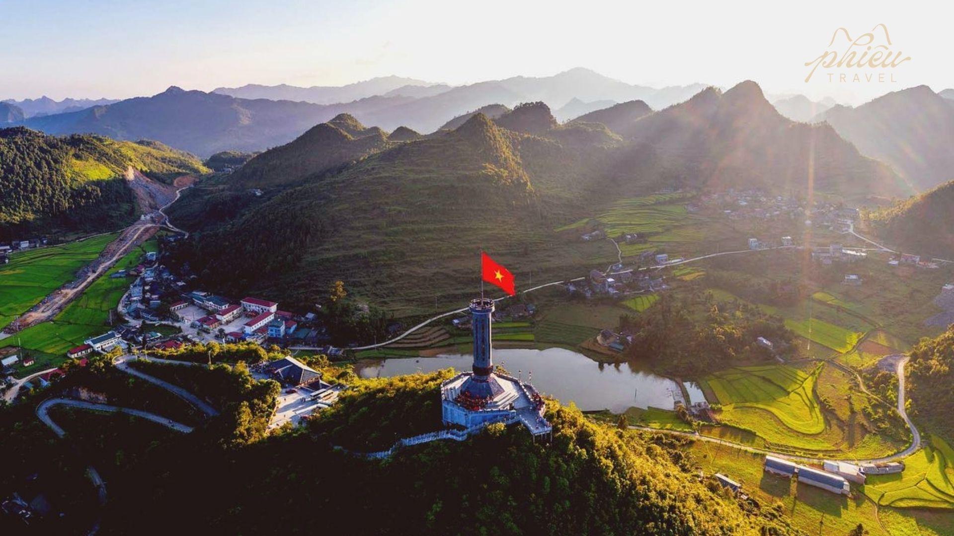 Marks the northernmost point of Vietnam and is symbolized by the Lung Cu Flag Tower atop Dragon Mountain.