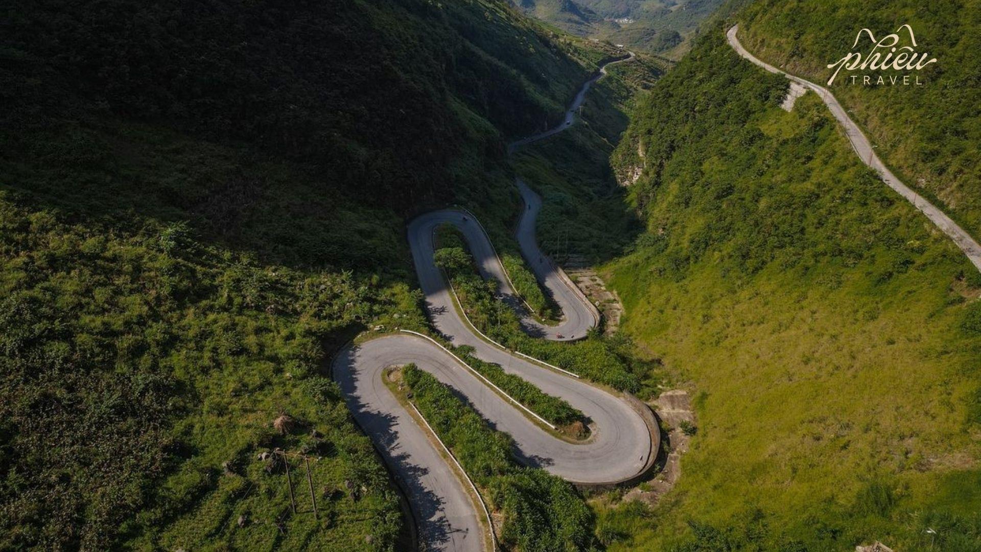 Tham Ma Pass is another iconic mountain stretch, famous for its S-shaped curve and imposing limestone cliffs.